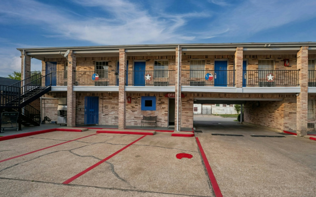 Golden Motel Near Houston Medical Center