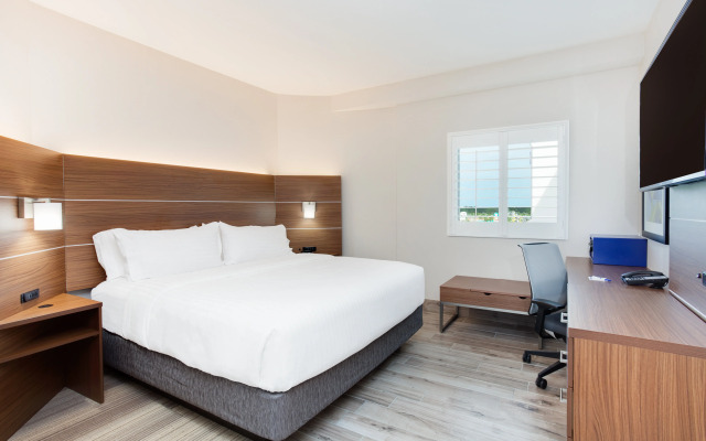 Holiday Inn Express & Suites Panama City Beach - Beachfront by IHG