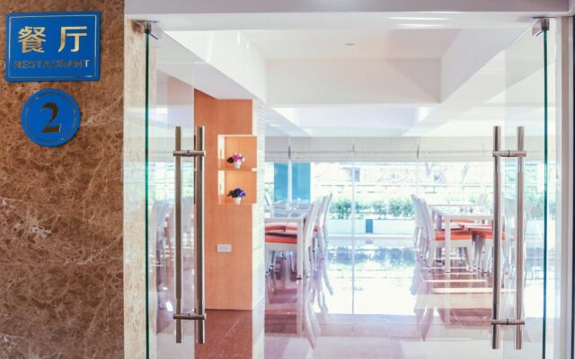 Maverick Ratchada Hotel