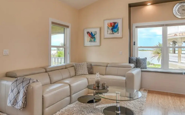 Dolphin Bay Apartment