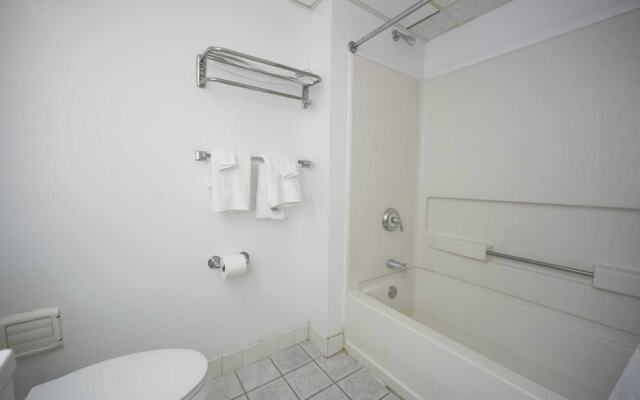 Greenwoods Inn & Suites