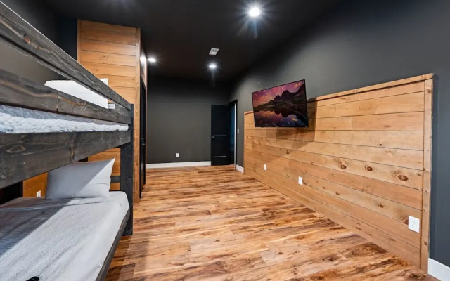Game Room-hot Tub-10 Mins to Downtown Gatlinburg
