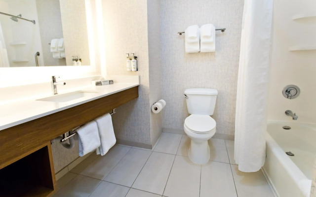Holiday Inn Express & Suites Sacramento NE Cal Expo by IHG