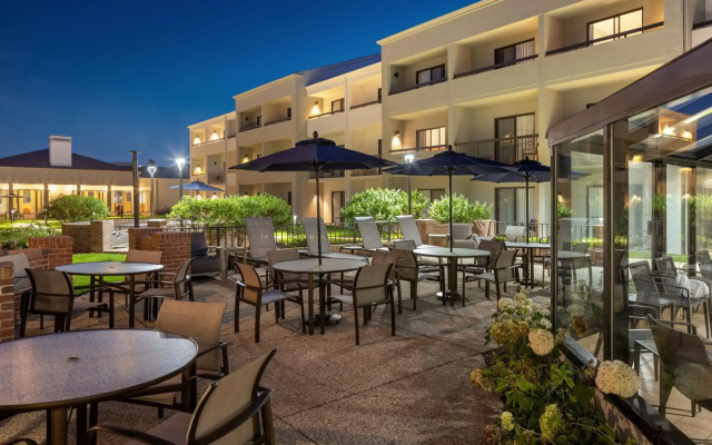 Courtyard Chicago Waukegan Gurnee
