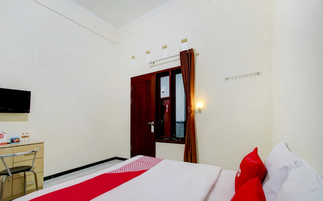 Capital O 90151 Guest House 180