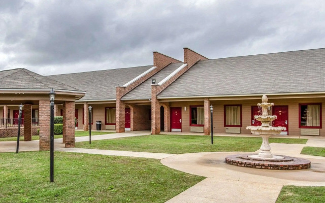 Econo Lodge Inn & Suites Enterprise