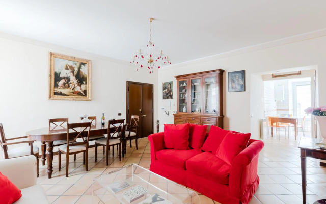 Classic apartment near the Colosseum