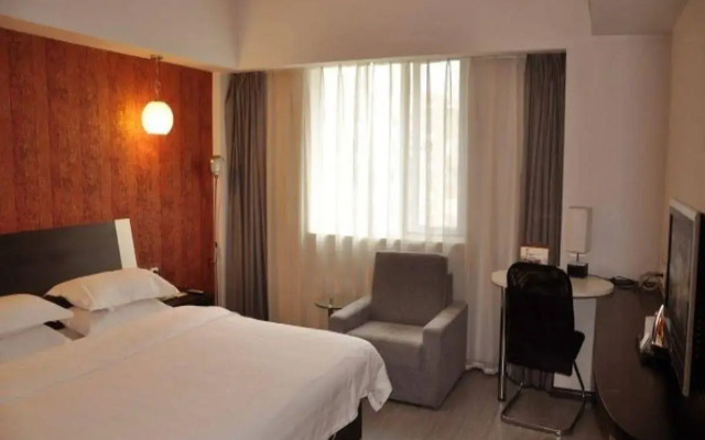 Vienna Hotel (Chuanxin Drum Tower Metro Station, Beijing Road)