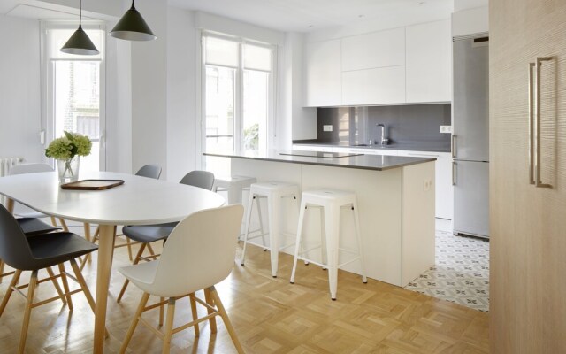Larroka Apartment by FeelFree Rentals