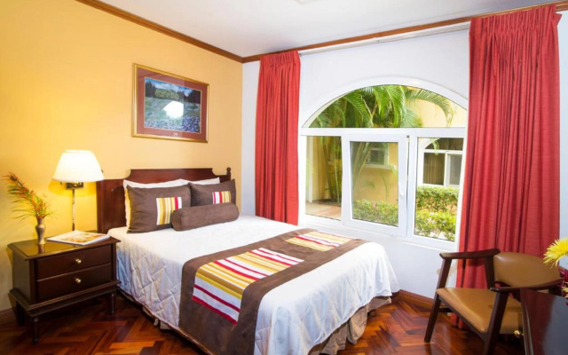 Apartotel & Suites Villas del Rio