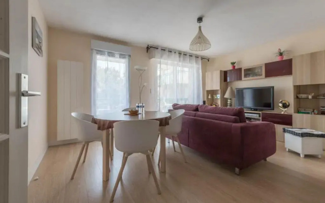 Appartement avec balcon à 350m de la plage