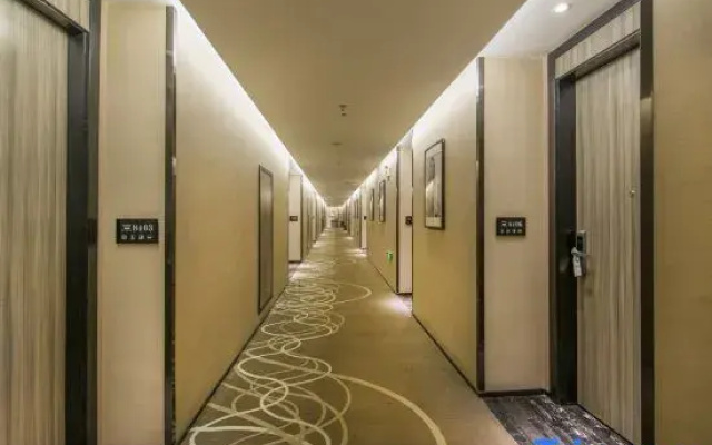 Xiyuemoon Hotel (Kunming Harmony Square Linyuqiao Subway Station Hotel ))