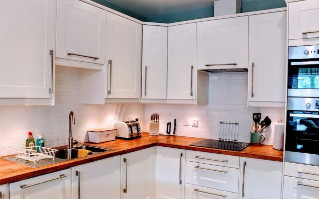 2 Bedroom Apartment In The Heart Of The City