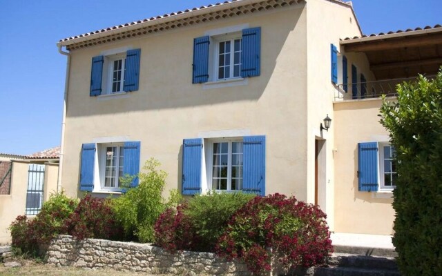 House With 3 Bedrooms in Saint-pierre-de-vassols, With Private Pool, E