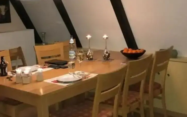 Roof-only House Modern Retreat