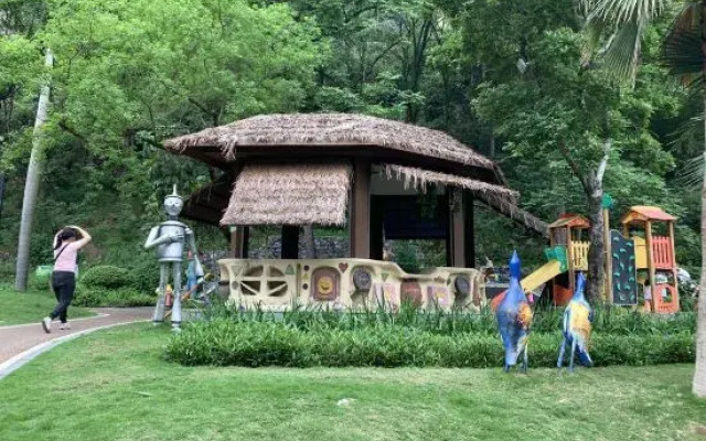 Guiyin Hotel (Yangshuo Songcheng Qiangu Scenery Area)