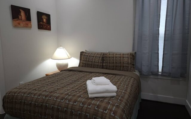 "modern 3bed Townhome. Near Nrg"