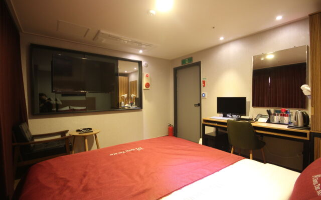 Hotel The May