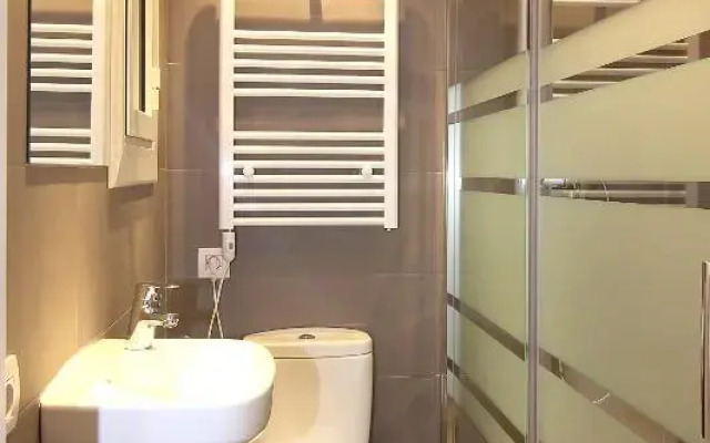 Classbedroom Fira Business Apartment