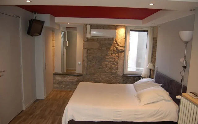 Hotel De La Tour
