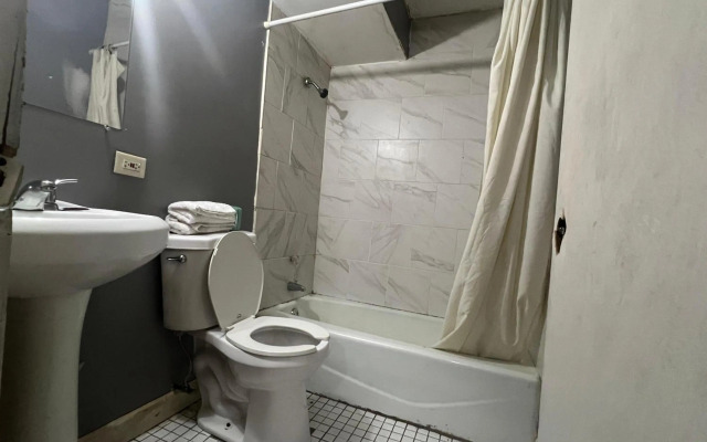 Capital O Empire Motel Chicago I-94