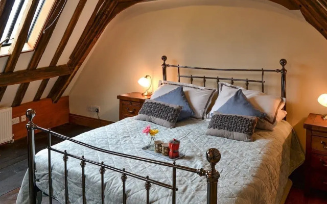 Captivating Tudor 2 Bedroom Apartment in Ipswich