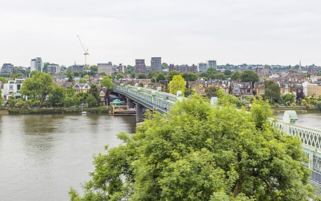 Views by Putney Bridge