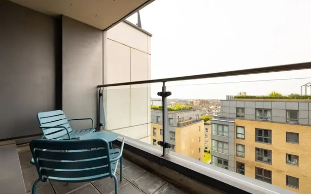 The Riverside Residence - 3bdr Flat With Balcony