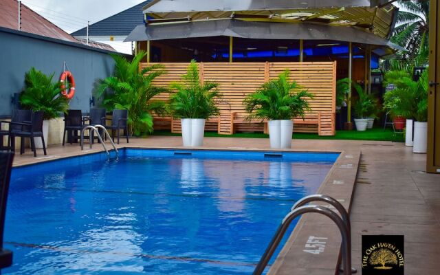 Oak Haven Hotel And Suites
