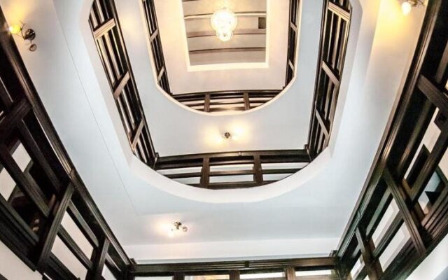 Hotel Blue Night
