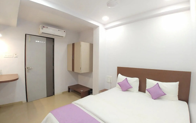 OYO 13150 Mangal Residency
