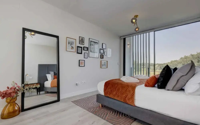 Modern Four Bedroom House With Golf Course Views