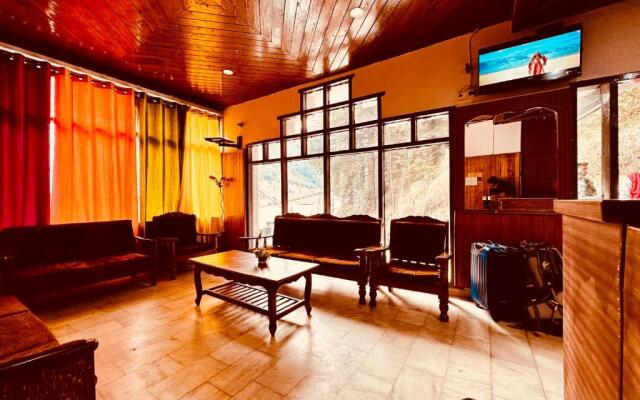 Hotel Daulat - Near Mall Road