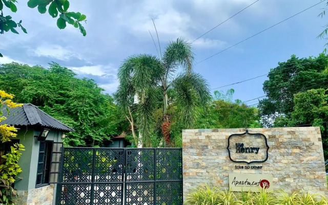 The Henry Resort Taramindu Laiya