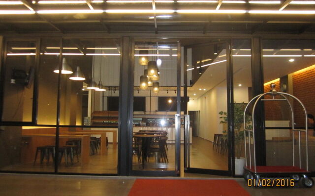 Maxley Hotel@Arjuna