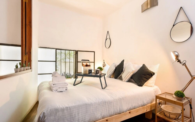 Modern-Rustic Haven in the City by Sea N Rent