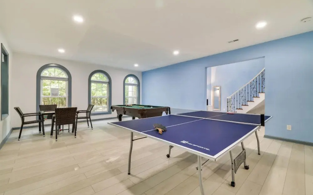 Game Room + Home Theater! Immaculate Poconos Lodge