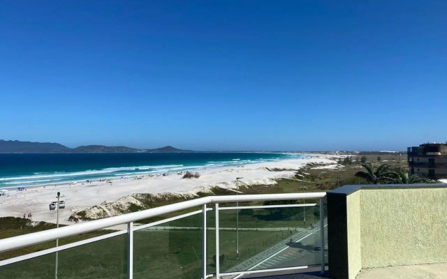 Apto 2 quartos com AR Cond, prédio frente p/ praia