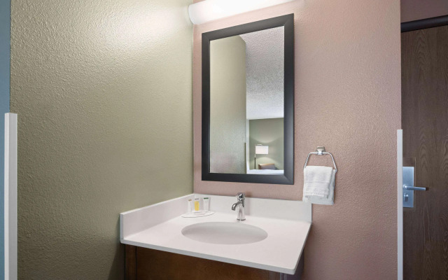 Super 8 by Wyndham Conrad