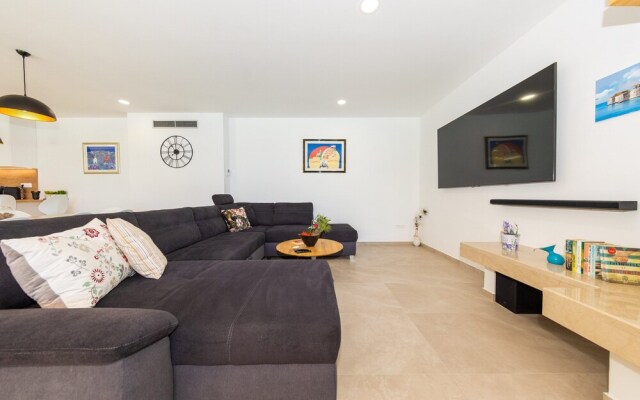 Beachfront Villa Brulupes