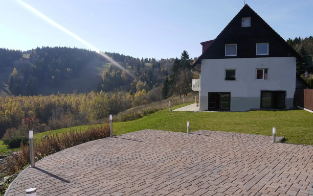 Peaceful villa in the hills of Jachymov near spas