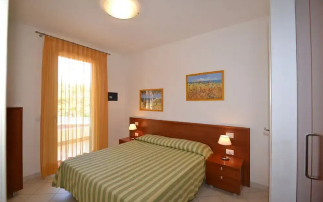 Lovely Flat in a Building Surrounded by Garden