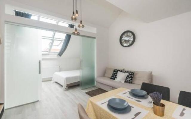 Kent Ridge Loft, Sokolska