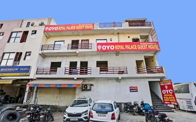 OYO Flagship 70297 Royal Palace Guest House
