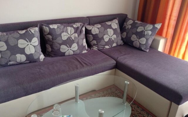 House Rezvaya with rooms for rent
