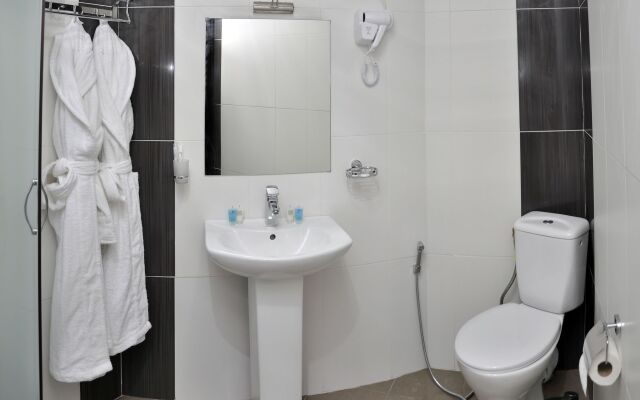 L Plaza Hotel