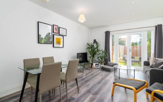 Beautiful Flat For 3 With A Garden In Acton