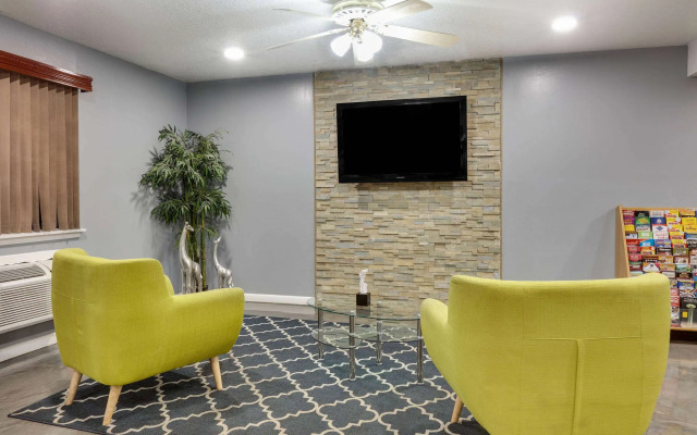 Super 8 by Wyndham San Antonio Downtown/Alamo