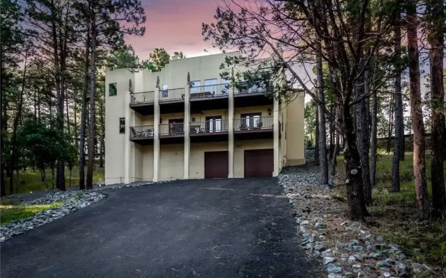 Eagles Rest - Four Bedroom Cabin