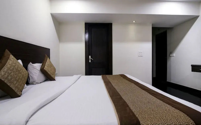 Capital O 9367 Hotel Agra Cantt